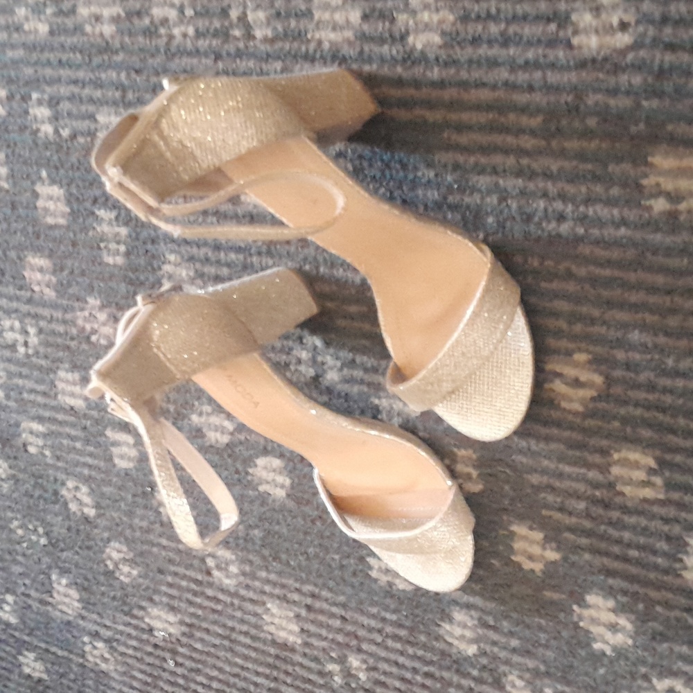 High heels gold